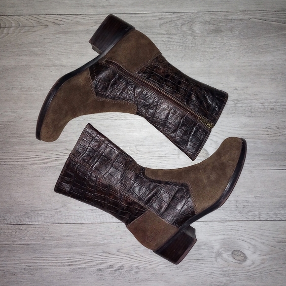 UGG 'Lou' Boots - Picture 8 of 8